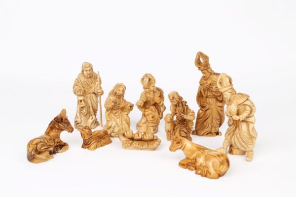 Olive Wood Nativity Set_ Faceless Nativity Figurines - Image 4